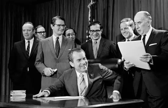 Nixon Signs a drug bill